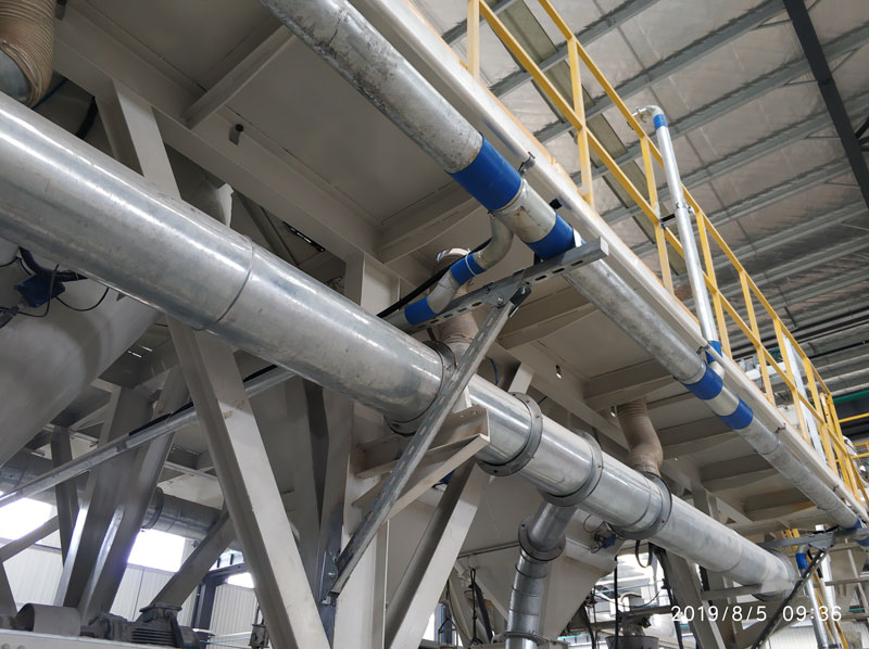 耐火材料中(zhōng)央清掃現場